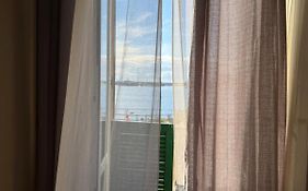 AL CASTELLO-VISTA MARE -ROMANTICO e CENTRALE a 20 METRI DAL MARE-parcheggio privato a 250 metri a euro 15 al giorno da prenotare anticipatamente